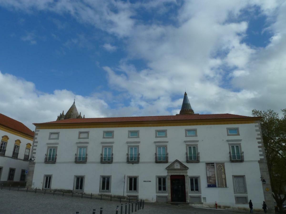 Апартаменты Casa Do Largo Do Colegio Эвора Экстерьер фото