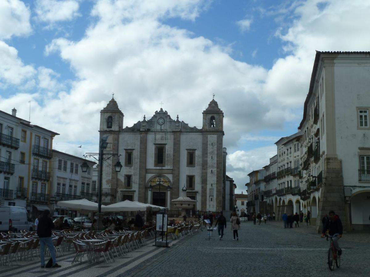 Апартаменты Casa Do Largo Do Colegio Эвора Экстерьер фото