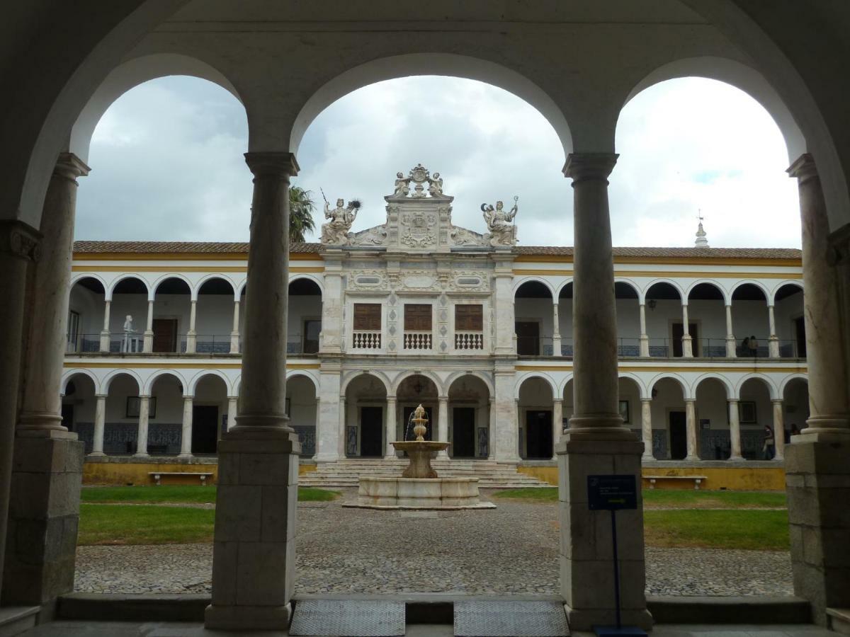 Апартаменты Casa Do Largo Do Colegio Эвора Экстерьер фото